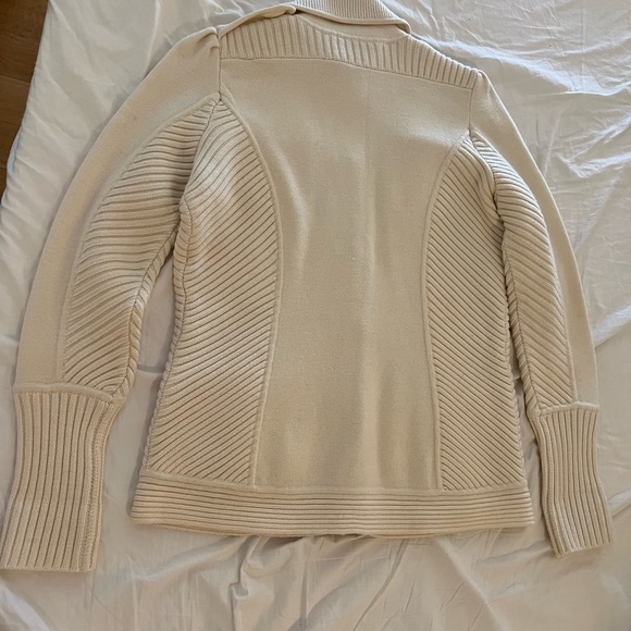 Very elegant,beautiful 100% wool. New, without tags. - Picture 2 of 9